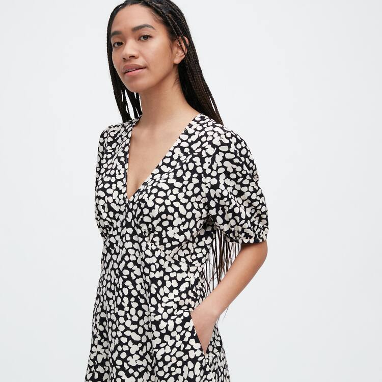Uniqlo Printed V Neck Kratke Sleeved Mini Saty Damske Biele Čierne | AKFMSR-318